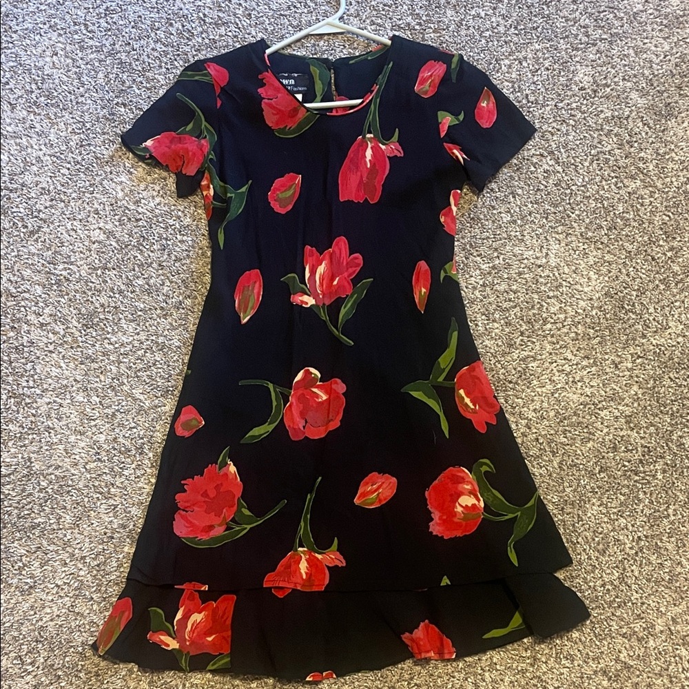 Chic Floral Midi Dress - Black and Red